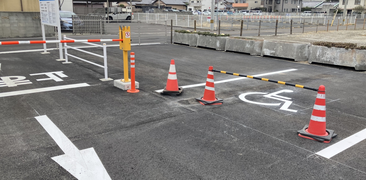 2月6日に設置された坂出駅西駐車場に車椅子利用者スペースが作られています。