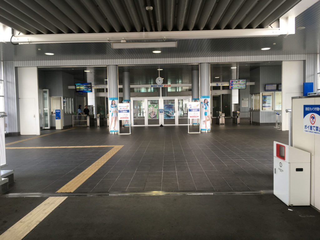 ボートレースまるがめの入場ゲート画像