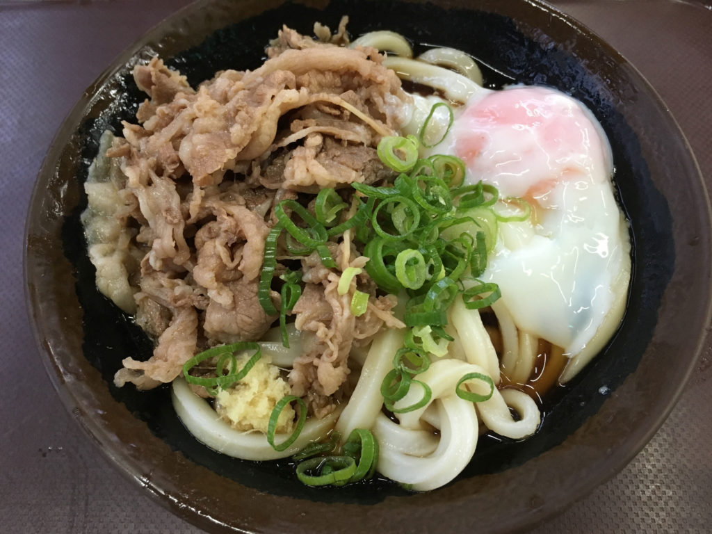 手打ちうどん まごころのおすすめ、季節限定メニュー温玉肉ぶっかけの画像