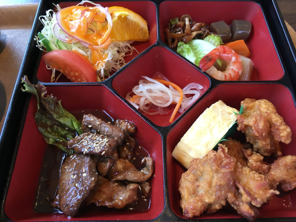焼肉三昧 甜牛 の 1日限定10食 甜牛弁当 丸亀つーしん 焼肉三昧 甜牛 の 1日限定10食 甜牛弁当 丸亀つーしん