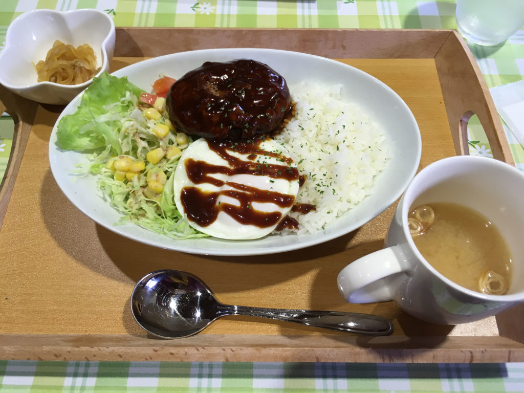 丸亀市飯野町にある、café Cou Cou(カフェ クク)のロコモコ丼画像