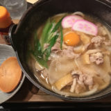 丸亀市土器町にある手打ちうどん 渡辺の、身体を芯から温めてくれる!冬季限定の豚みそ鍋焼きうどん(ラー油つき)画像