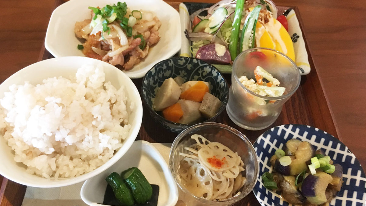 「穐の実(あきのみ)」の『GOHANランチ』小鉢がいっぱいの盛りだくさんランチ!