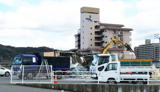 33号線沿い「セブンイレブン丸亀土器町東7丁目店」が閉店してる。解体工事中