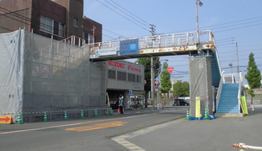 城乾小学校近くの錆びてボロボロだった歩道橋が綺麗に生まれ変わろうとしてる。今年の秋には改修塗装工事完了