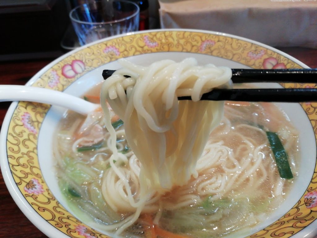 青龍 野菜湯麺 持ち上げ