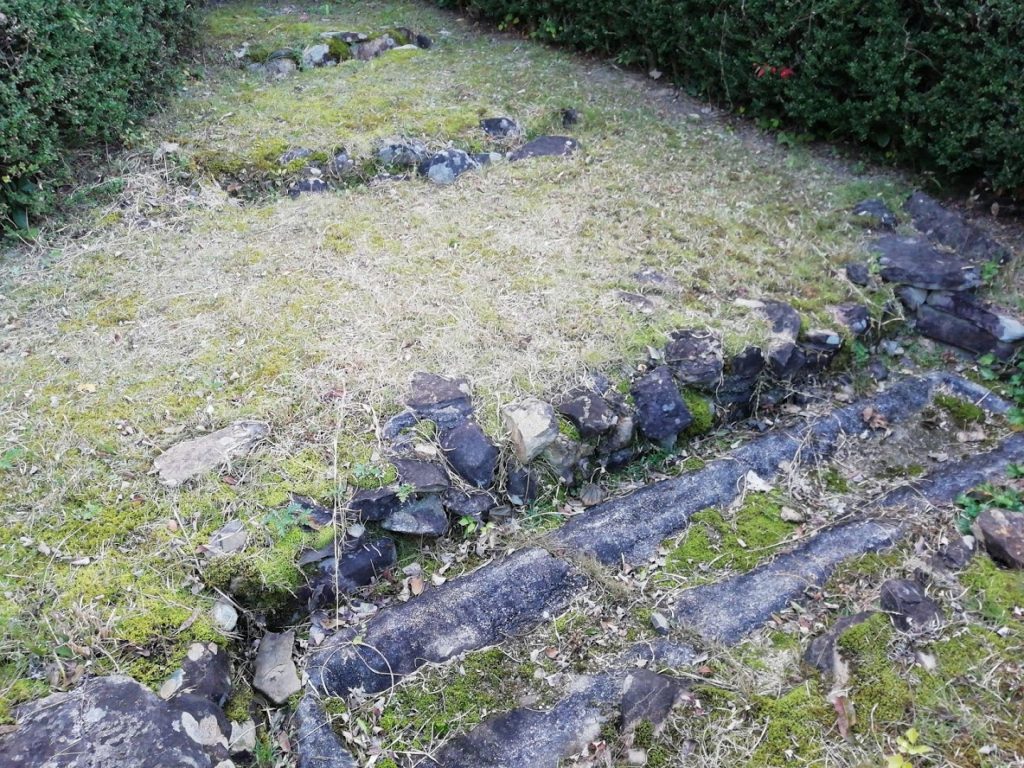 平尾墳墓群の移転石棺