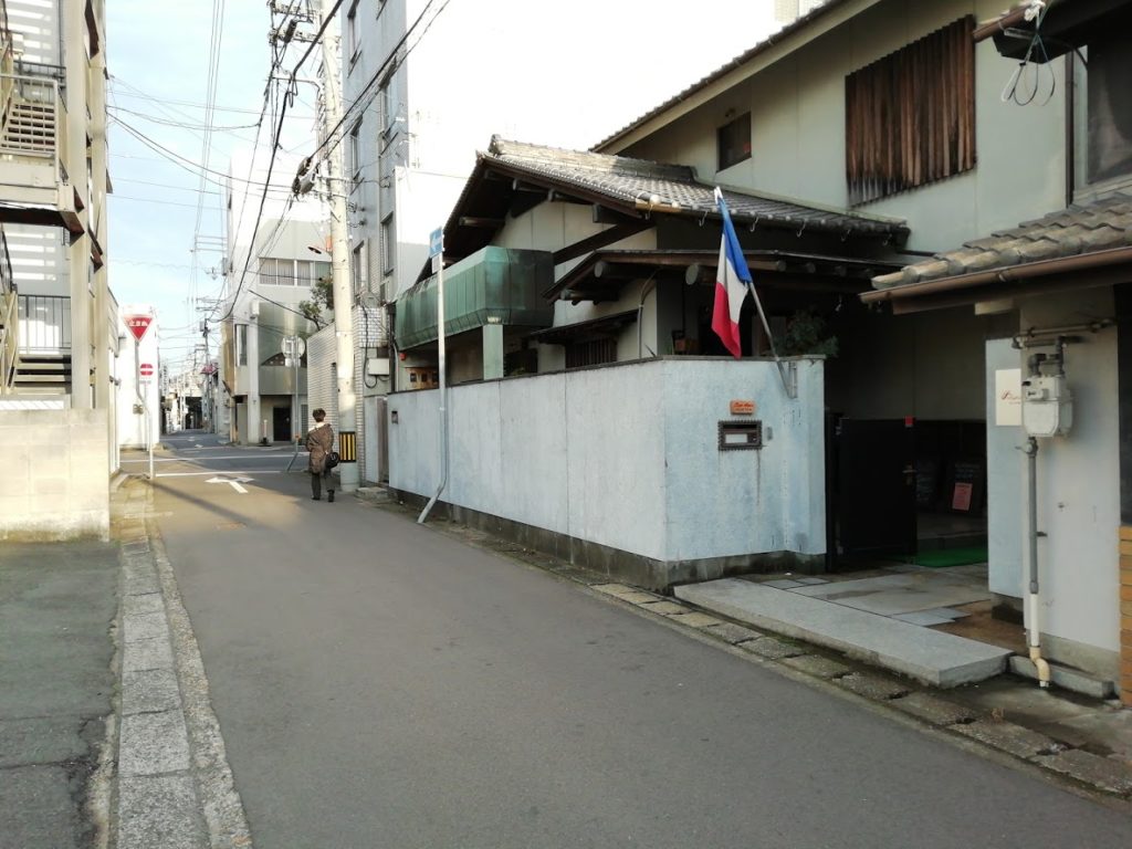 アンジェ 店舗前 東側