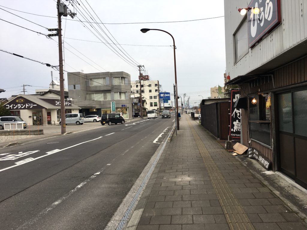 骨付鳥ひうら　北側