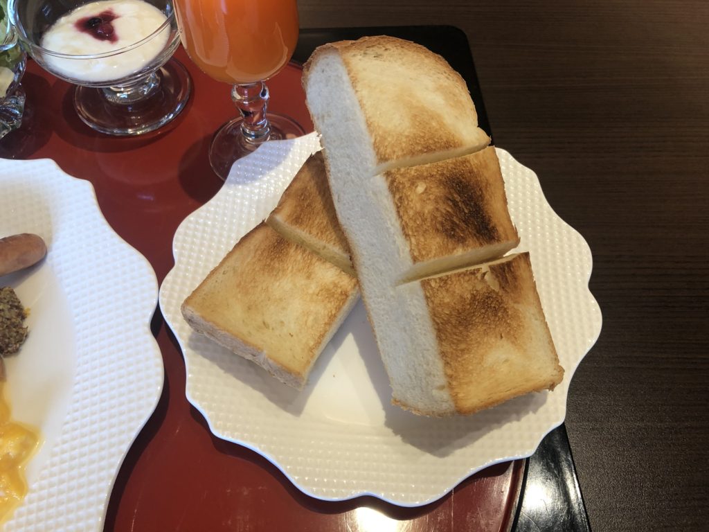 ホテルのカフェ　パン