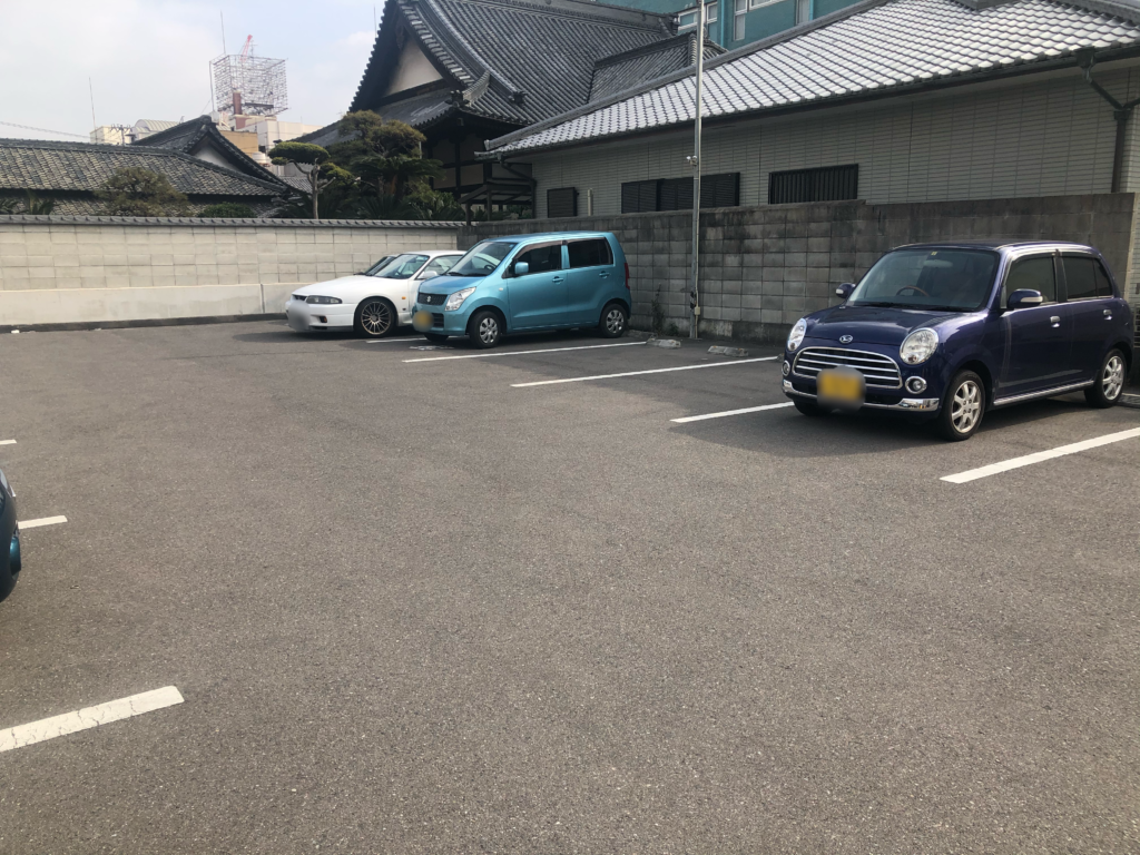 ホテルのカフェ 駐車場