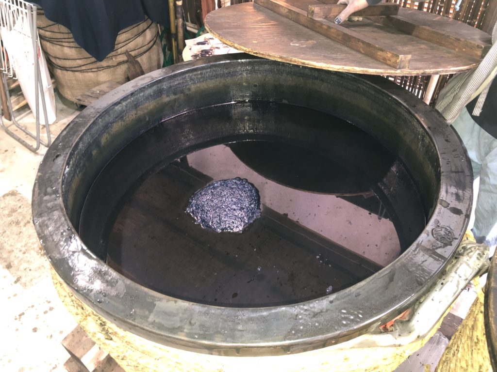 トンビ　藍樽