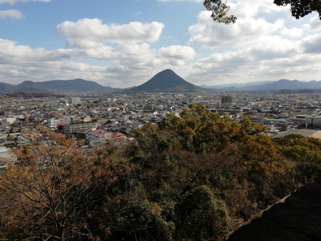 飯野山