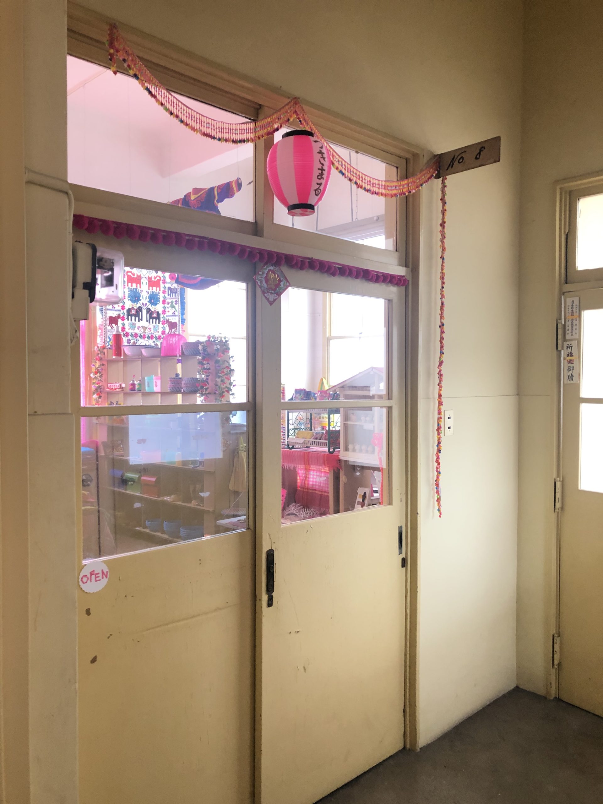 つきまる雑貨店　入口