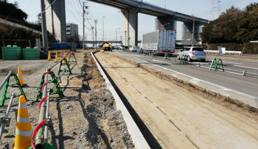 【追記あり】坂出市の浜街道番の州入口で車線変更工事と門型看板設置工事をしてる。ここにも水族館の影響があるとかないとか