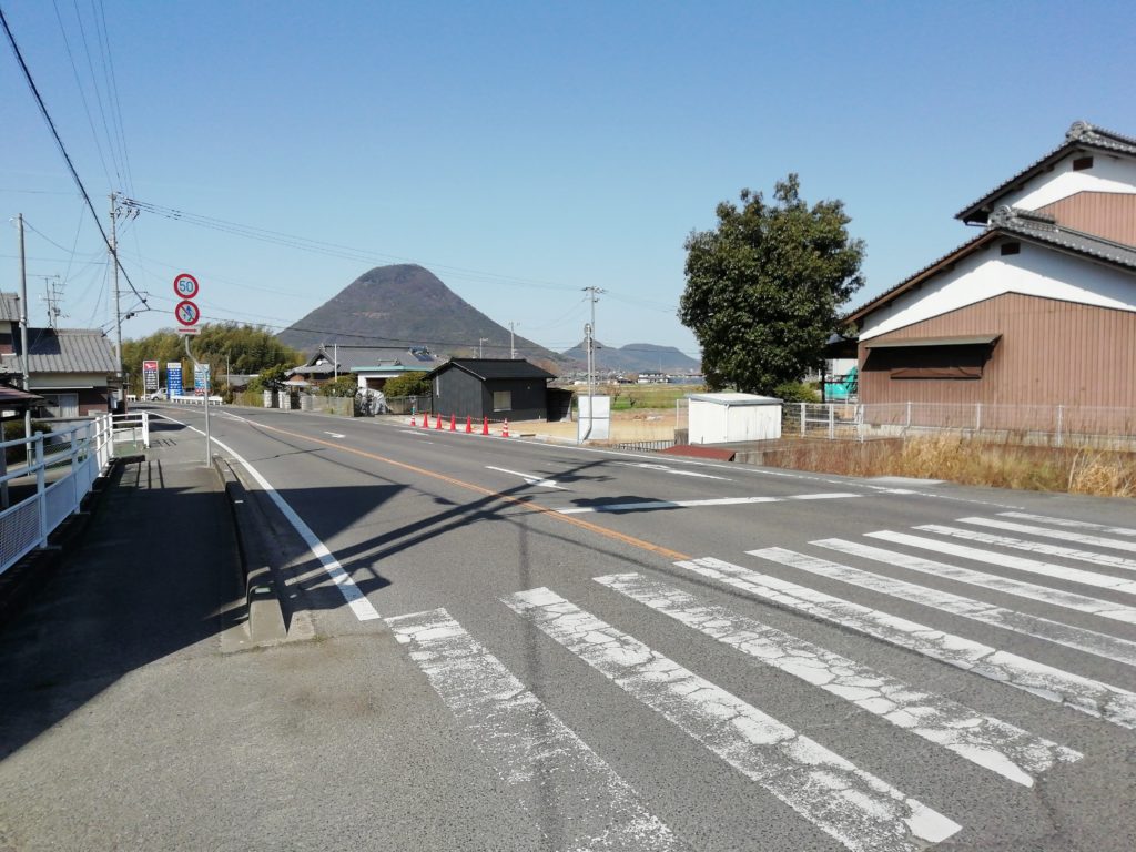 東小川交差点から見た飯野山