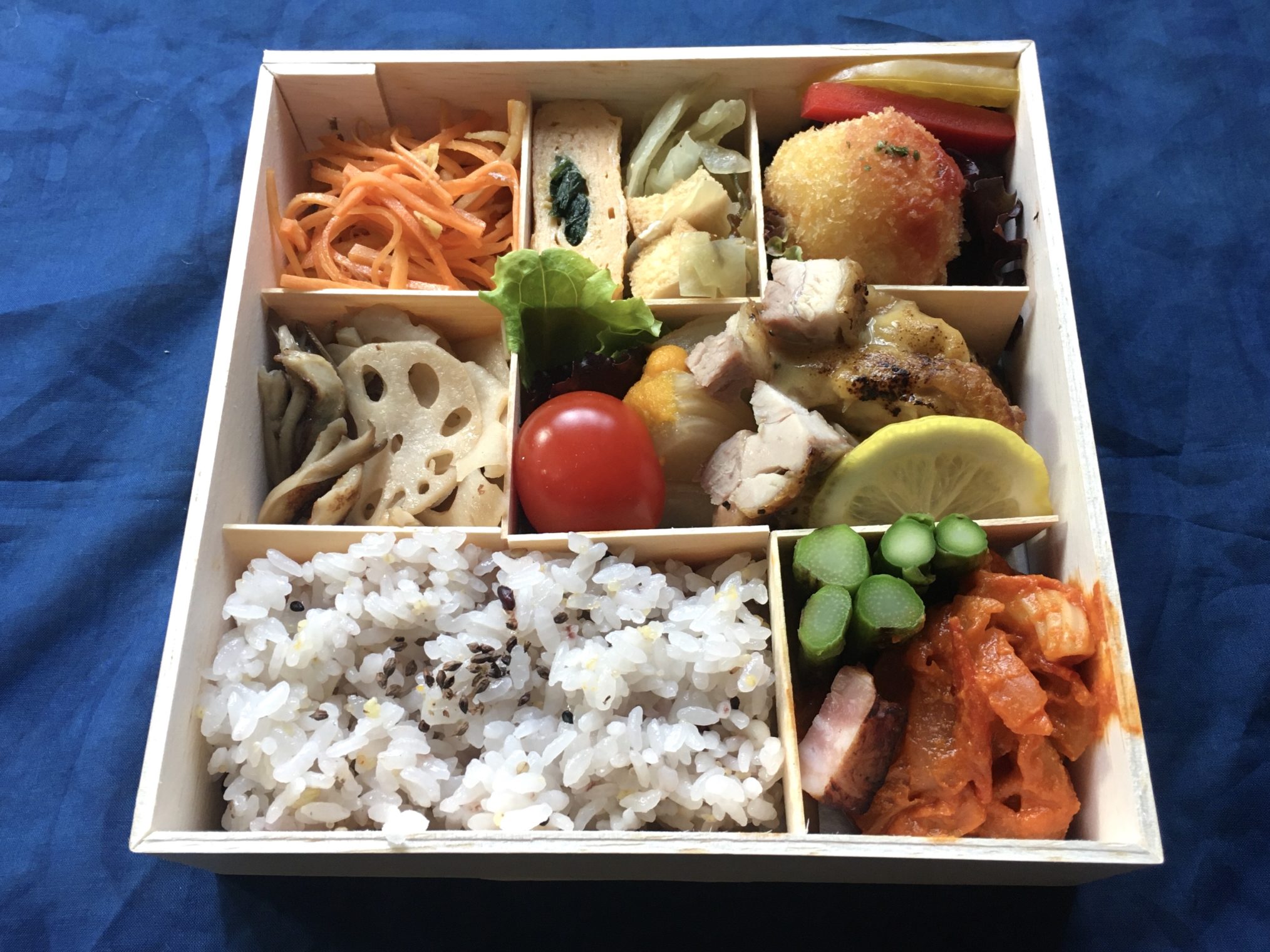 御茶屋Tonbiii 藍彩弁当