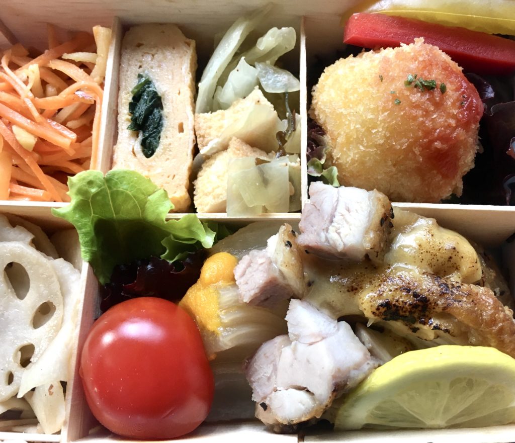 御茶屋Tonbiii 藍彩弁当