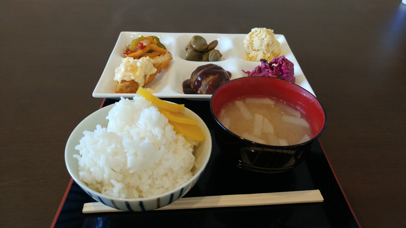 多度津町 マル 定食