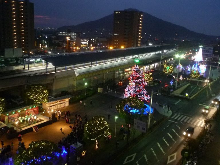 JR坂出駅北口周辺で「さかいで光輝里フェスティバル」が2020年11月23日(月)～2021年1月3日(日)まで今年も開催されている※点灯式およびイベントは中止