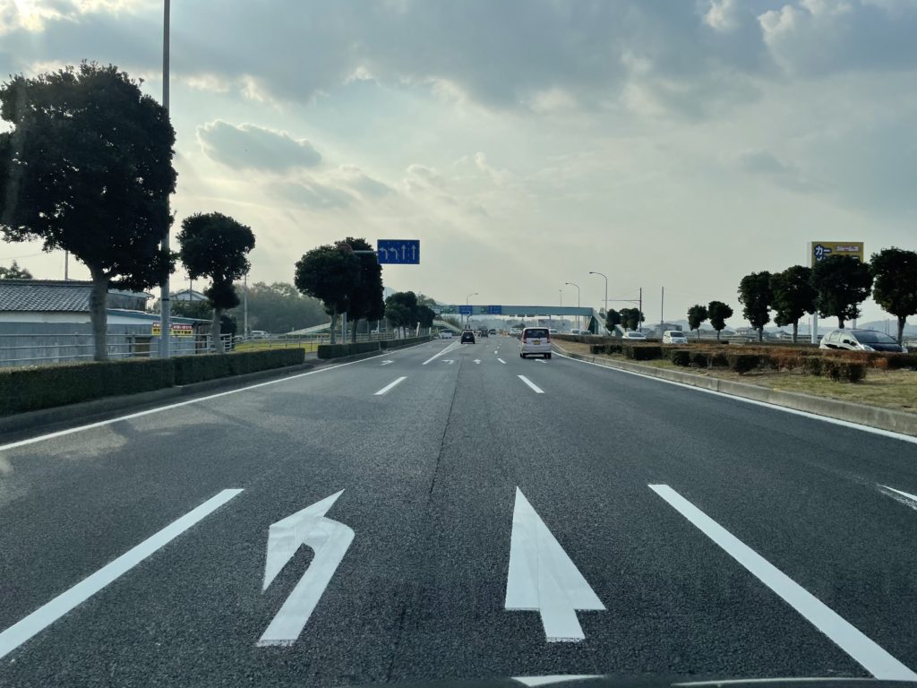 丸亀競技場前 国道11号線の白線修繕