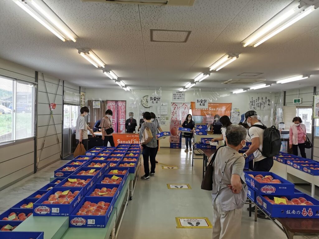 飯山町 JA香川飯南産直 桃直売所 飯南の桃 店内