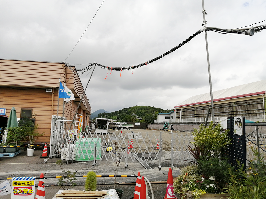 まんのう町の 西村ジョイ琴平店 が改装 新館の増設工事をしてる 完成は22年3月予定 まるごと 中讃つーしん