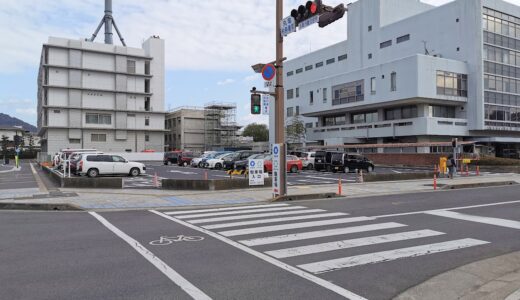 丸亀市の旧税務署があった場所に市営駐車場ができてる