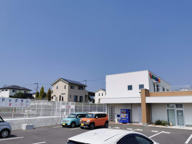 綾川町の「みらい動物病院」にドッグランが2022年4月28日(木)にオープンしてる。予防処置をされた方にはドッグラン利用特典もあるみたい