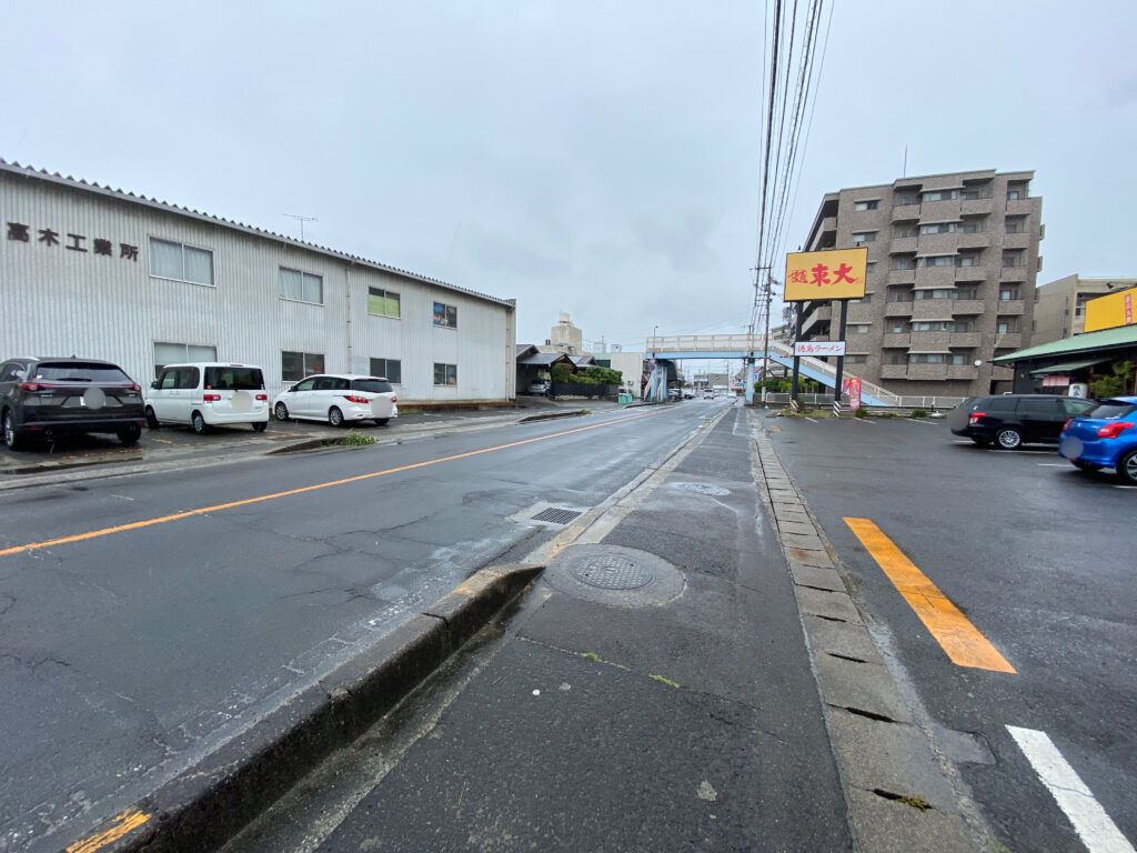 丸亀市土器町西 マルメンらーめん自販機