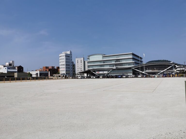 丸亀市役所の駐車場が2022年5月9日(月)から西側へ変更になってる。埋蔵文化財発掘調査のため