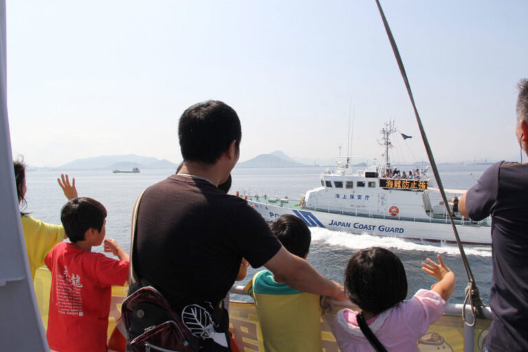 坂出市で開催される海上保安庁巡視艇による「親子クルージング」の参加者を募集してる！