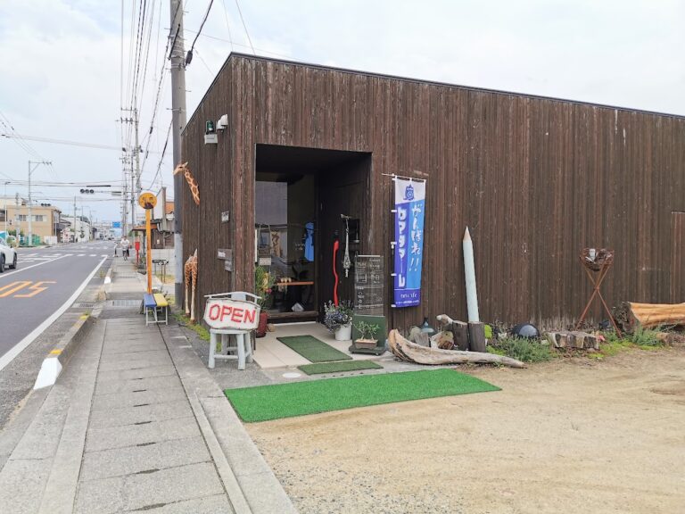 善通寺市金蔵寺町にギャラリーカフェ「tama cafe」が2022年4月17日(日)にオープンしてる。15時から21時まで営業してる夜カフェ