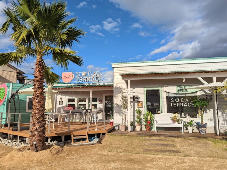 丸亀市飯山町にハンバーガーとスフレパンケーキのお店「SOCAL TERRACE(ソーカル テラス)」が2022年10月17日(月)にオープンしてる。金曜と土曜はバーも楽しめるテラスカフェ