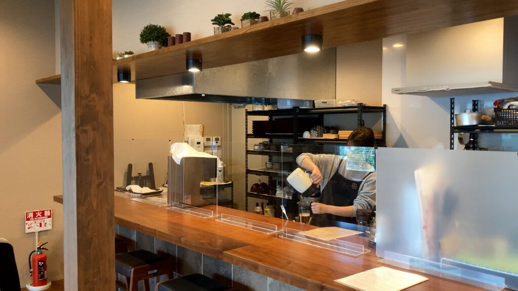 坂出市江尻町 かきのは 店内