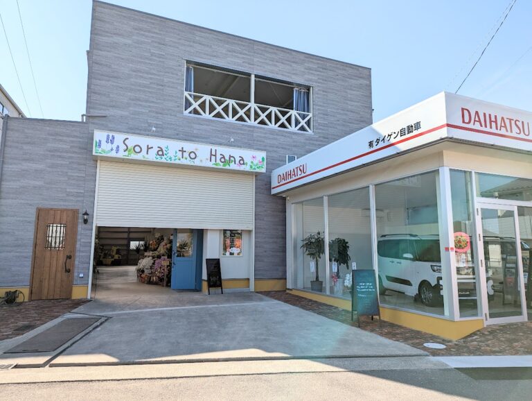 丸亀市中津町のダイゲン自動車が「caf&#8217;e Sora to Hana(そらとはな)」を2022年11月11日(金)にオープンしてる。日替りランチやスパイスカレー、焼き芋パフェなどのスイーツもあるみたい