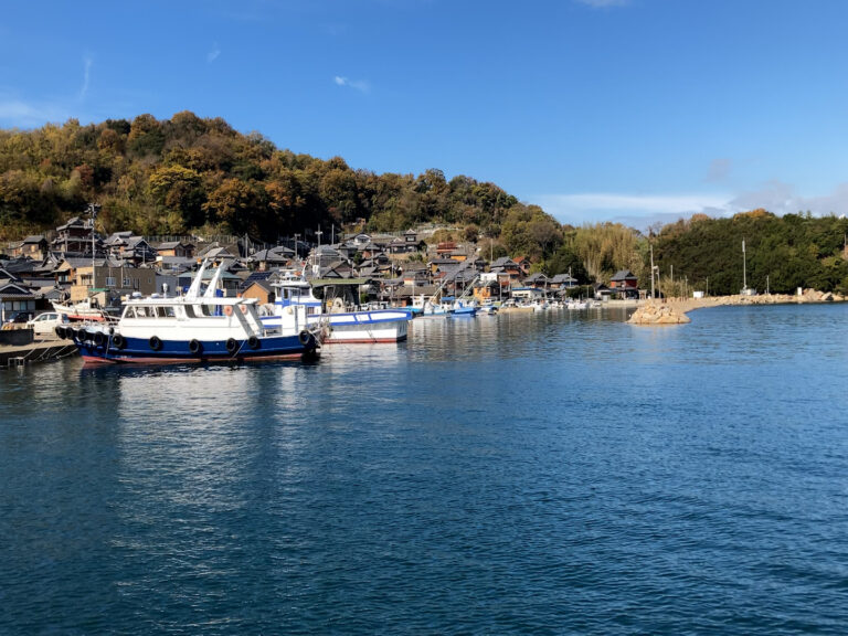 坂出市瀬居町「法楽稲荷大明神、しましまのうみ」山と海に囲まれた自然美豊かな場所【動画あり】