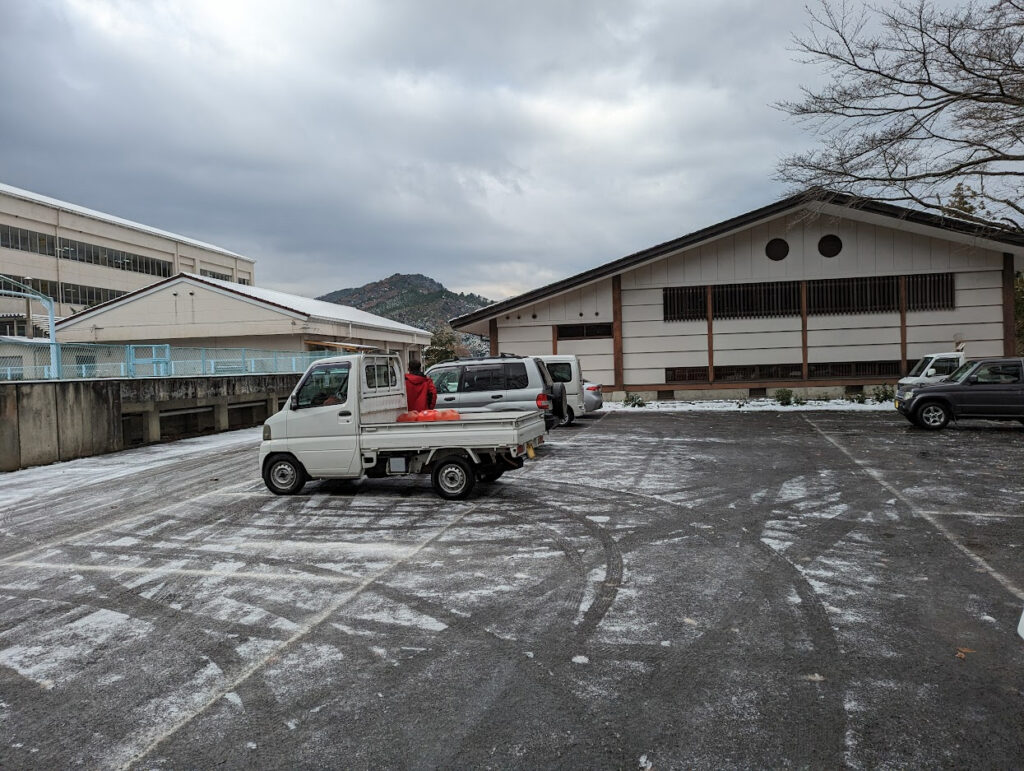 まんのう町 旧琴南中学校 ことなみ未来館 島ヶ峰そば 駐車場