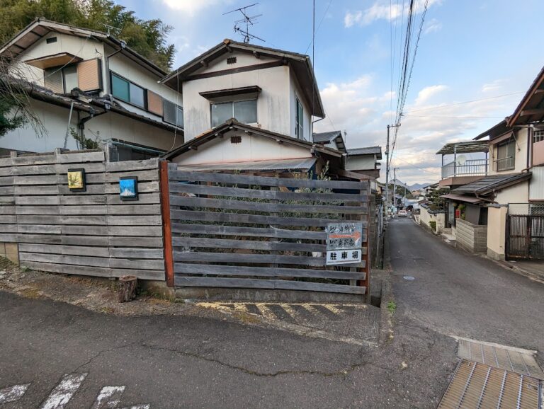 琴平町の栞と本とカレーのお店「栞や – shioriya -」が2022年12月29日(木)に閉店してる。オンラインショップでの販売は継続するみたい【動画あり】