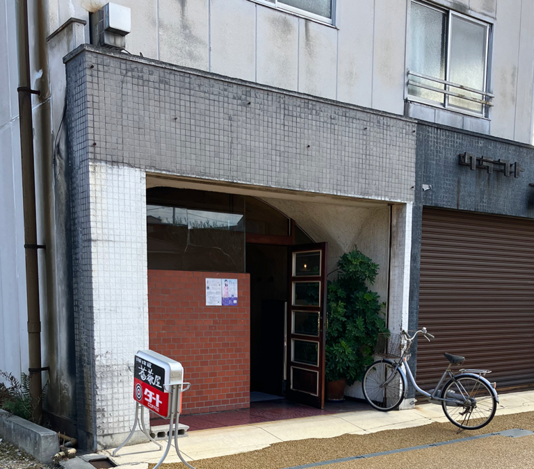 坂出市元町「珈琲館 薔薇屋」古い映画のワンシーンに出てきそうなレトロな魅力あふれる純喫茶