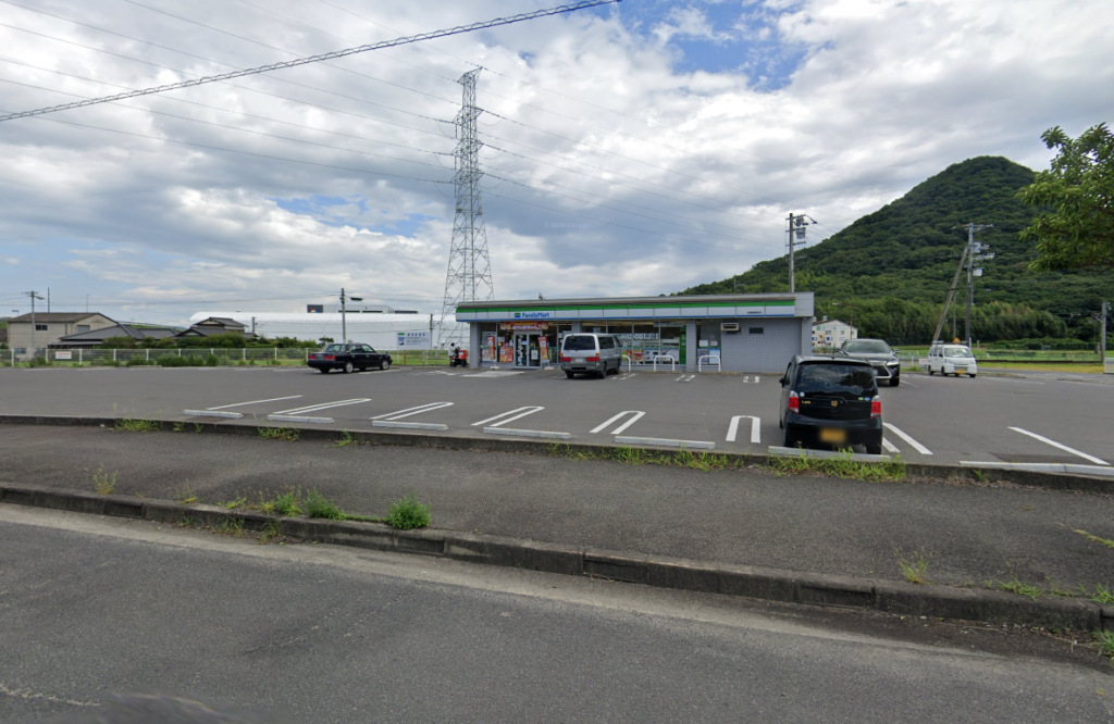 丸亀市綾歌町 ファミリーマート 丸亀綾歌町店 営業時の様子