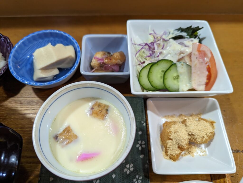 坂出市本町 食処 ゆとり 肉団子と春雨の鍋スープ