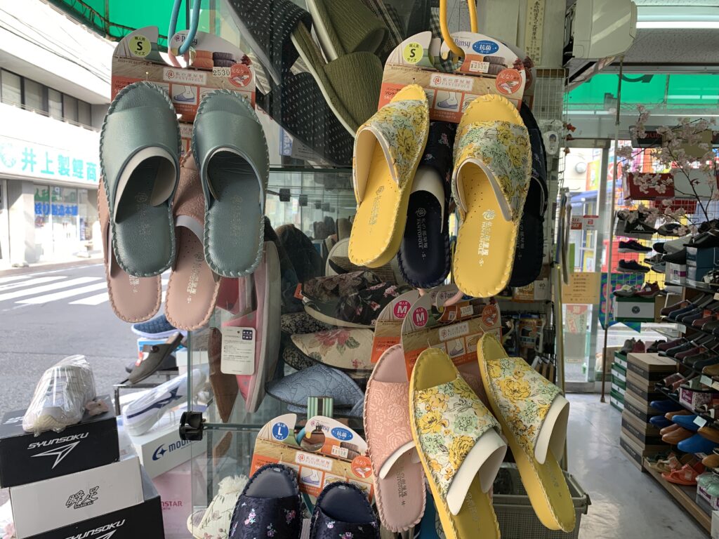 坂出市京町 ファミリーシューズマキタ つっかけ