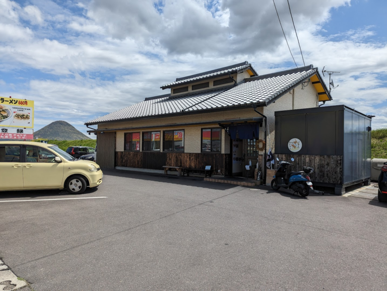 丸亀市田村町の「本格手打ちうどん あかみち」が2023年4月30日(日)に閉店し、6月頃に善通寺市与北町へ移転オープンするみたい