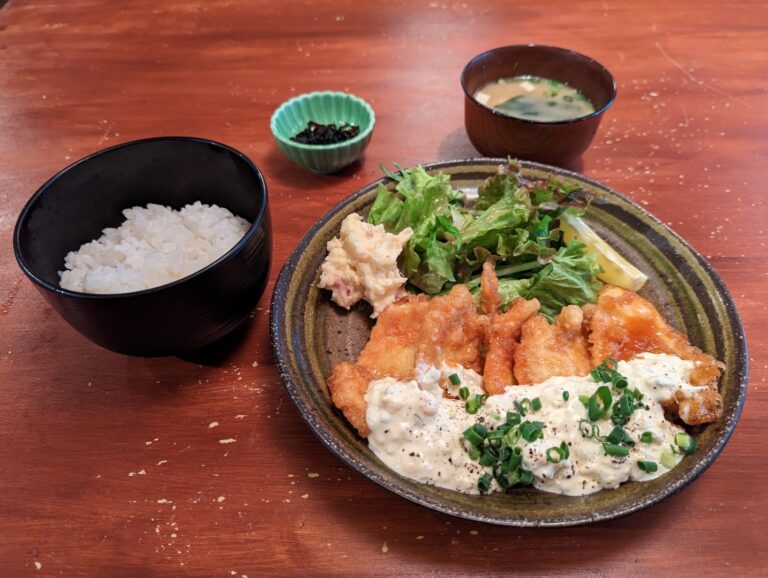 綾川町「居酒屋わっか」の『チキン南蛮定食』ランチはごはんがおかわり無料！