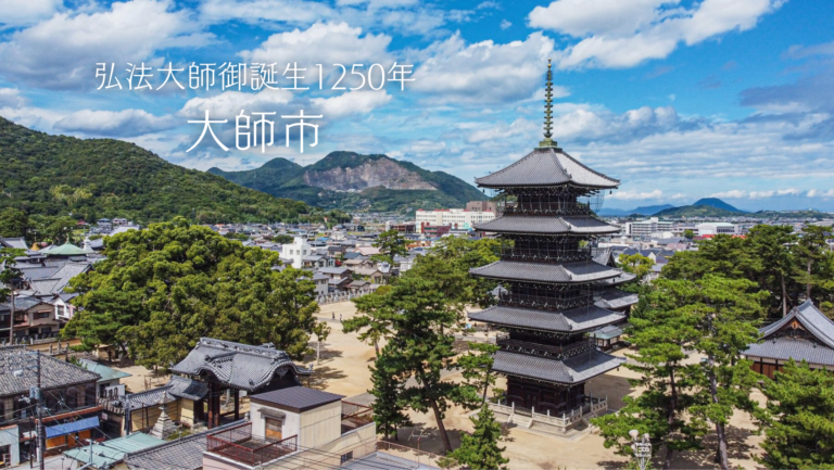 総本山善通寺で「大師市」が2023年6月4日(日)に開催される。ちゃんこやグリーンティーのお接待の他にも催し物がたくさんあるみたい