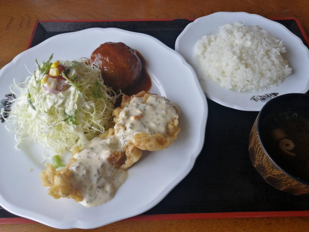 綾川町滝宮 キャトルセゾン ランチ ハンバーグ チキン南蛮