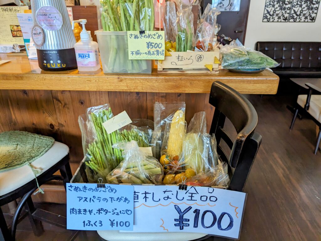 丸亀土器町 すまぃるcafe 店内