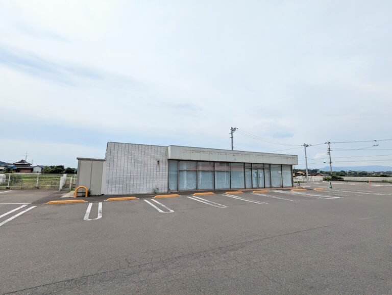 綾川町の「ローソン 綾川町羽床下店」が2023年6月30日(金)に閉店し、丸亀市綾歌町の「ローソン 丸亀綾歌町栗熊東店」へ7月21日(金)に移転オープンするみたい