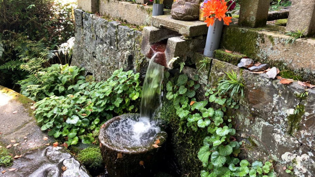 坂出市西庄町 八十場の清水 霊水